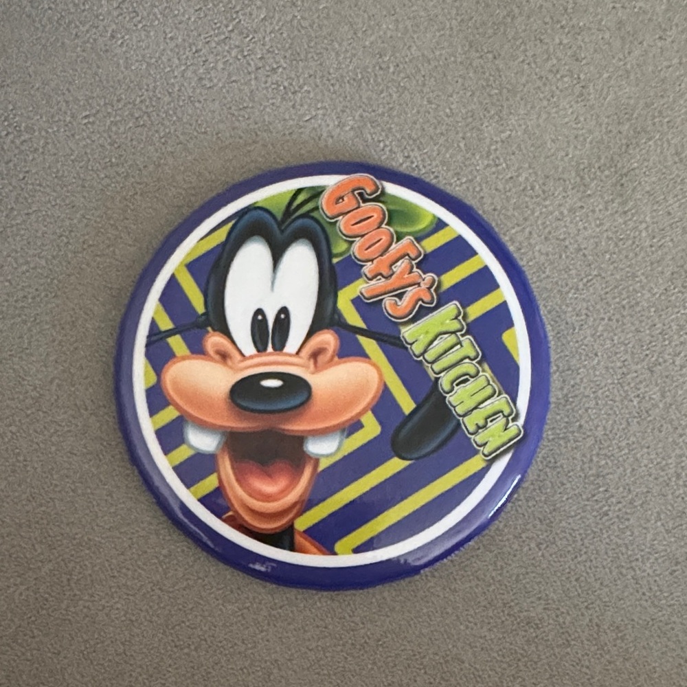 Disneyland Resort Goofy’s Kitchen Pin Buttons
